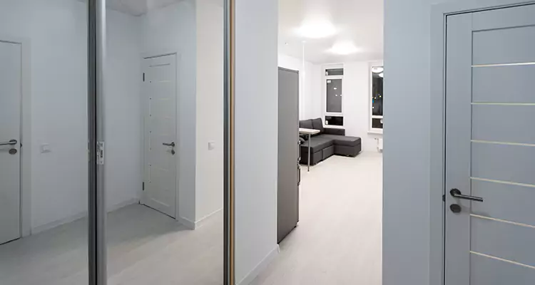 Modern Mirrored Closet Doors Repair in Fleming Island, FL